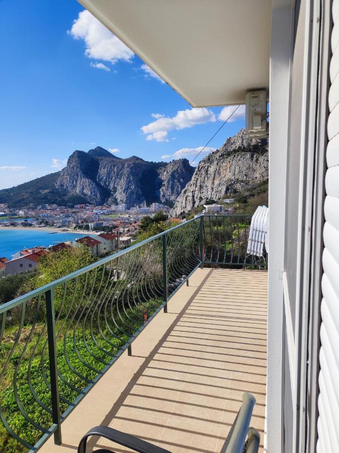 Apartment With 2 Balconies And Sea View Omis Exterior photo