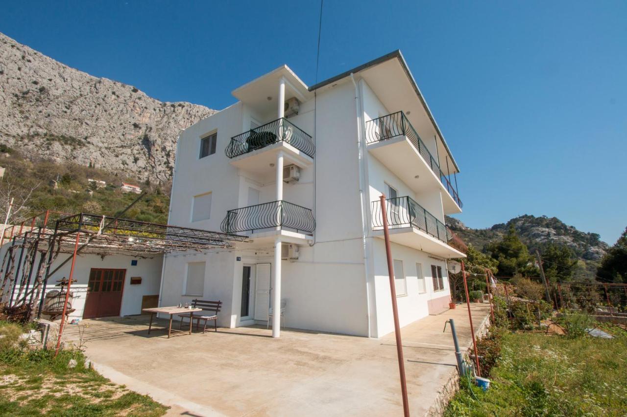 Apartment With 2 Balconies And Sea View Omis Exterior photo